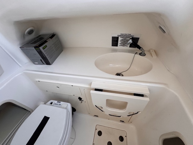 slider 6 Boston Whaler  320 Outrage